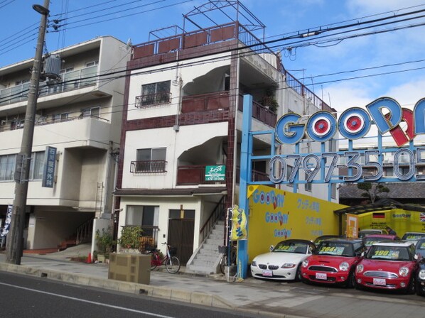 成田マンションの物件外観写真